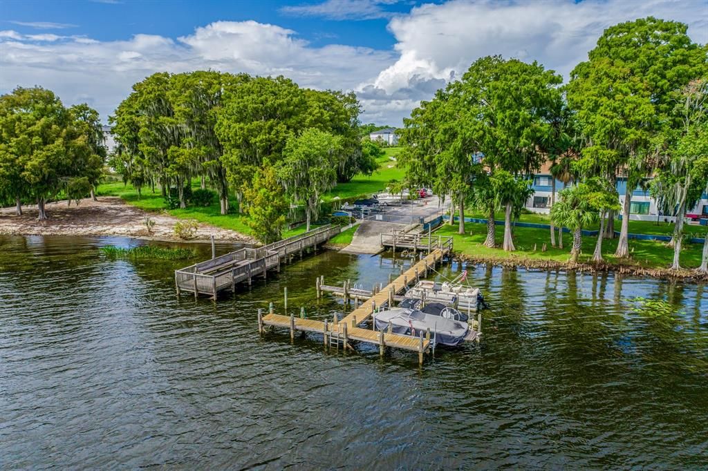 Sunset cruises, skiing, paddle-boarding and fishing on Lake Howell are just a few steps away!