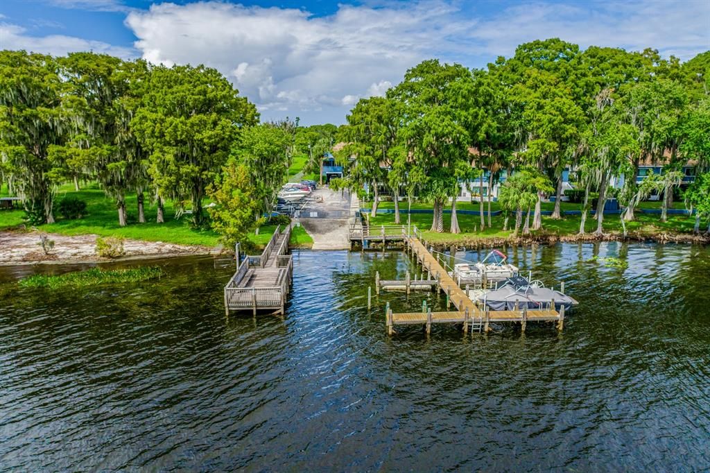 If you are looking for a low maintenance lake lifestyle, look no further than Lago Vista Blvd - sunset cruises, skiing, paddle-boarding and fishing on Lake Howell are just a few steps away!