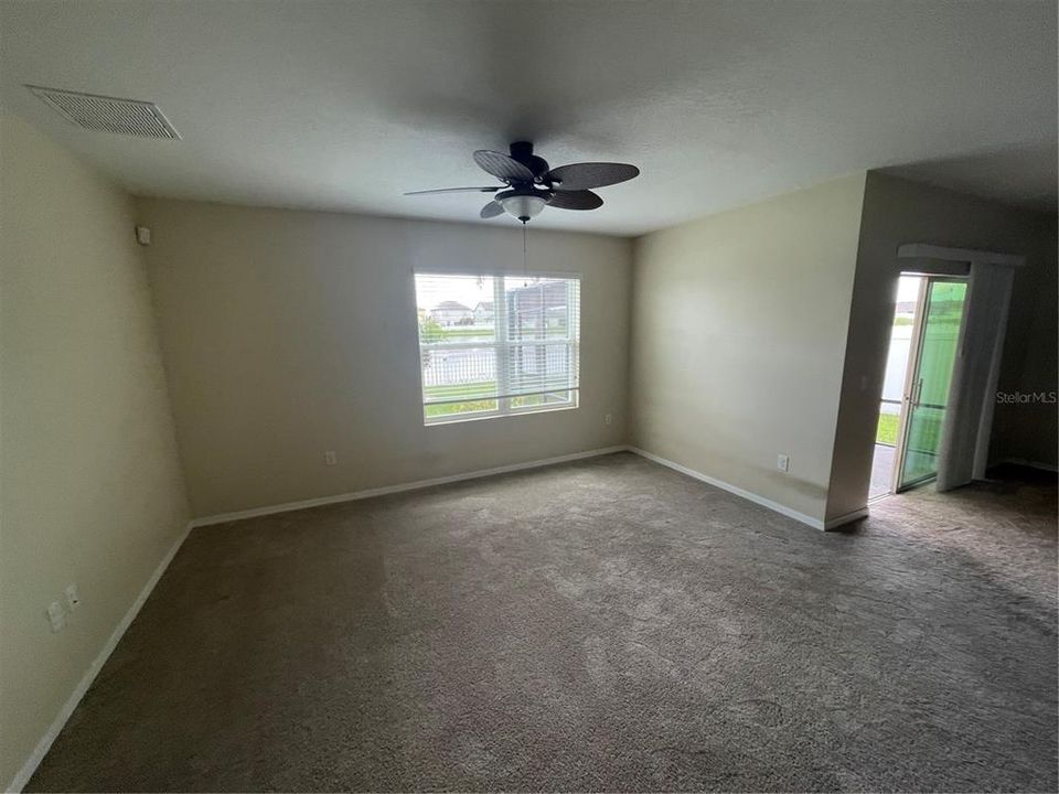 For Sale: $365,500 (4 beds, 2 baths, 1827 Square Feet)