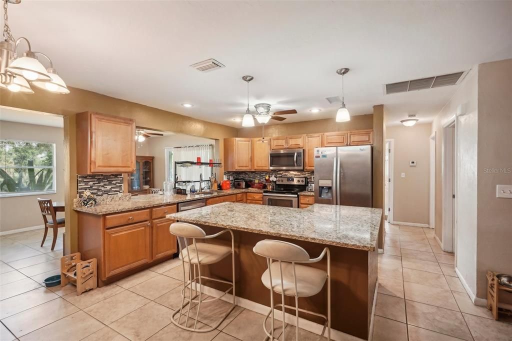 For Sale: $325,000 (3 beds, 2 baths, 1766 Square Feet)