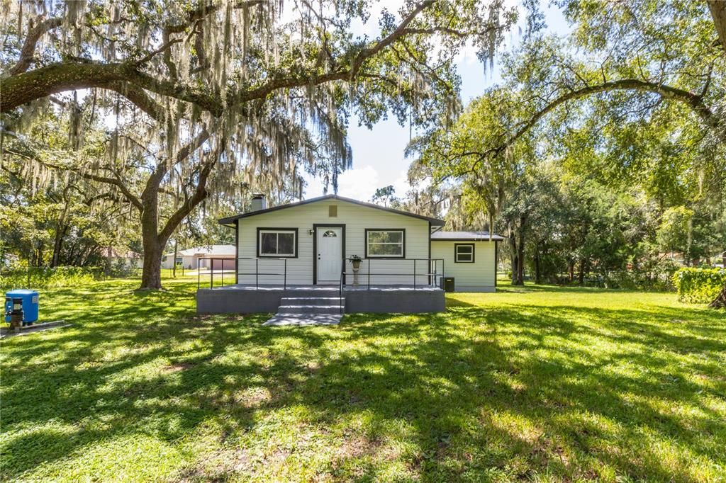 Active With Contract: $294,900 (3 beds, 2 baths, 1576 Square Feet)