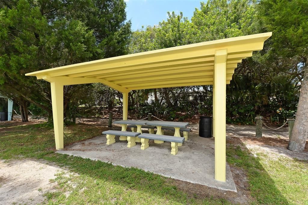 Bayshore Community Picnic Tables