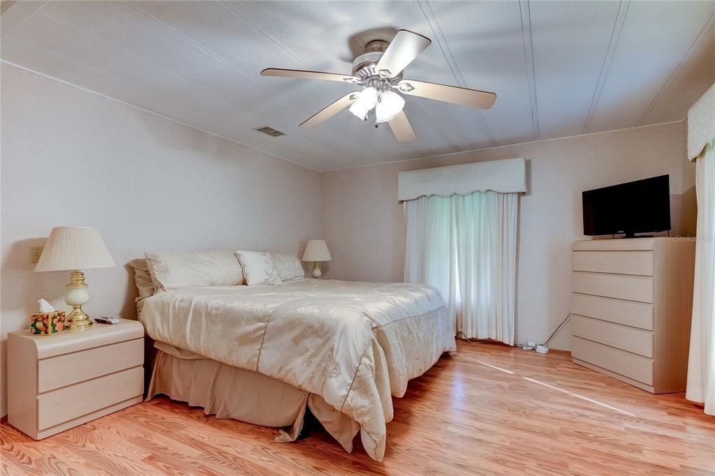 For Sale: $204,000 (2 beds, 2 baths, 1248 Square Feet)