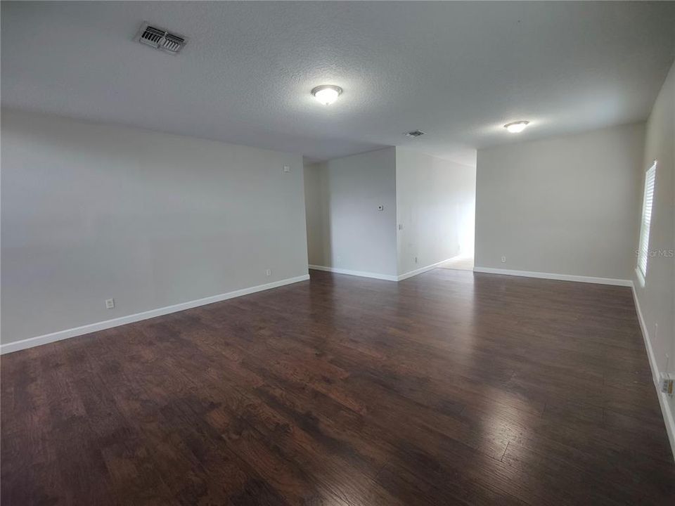 For Rent: $2,599 (4 beds, 2 baths, 1731 Square Feet)