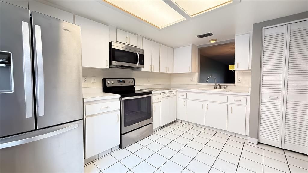 For Sale: $169,500 (2 beds, 2 baths, 1150 Square Feet)