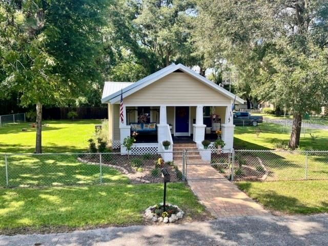 Active With Contract: $214,900 (3 beds, 2 baths, 1016 Square Feet)