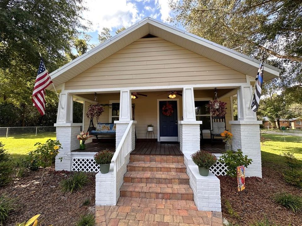 Active With Contract: $214,900 (3 beds, 2 baths, 1016 Square Feet)