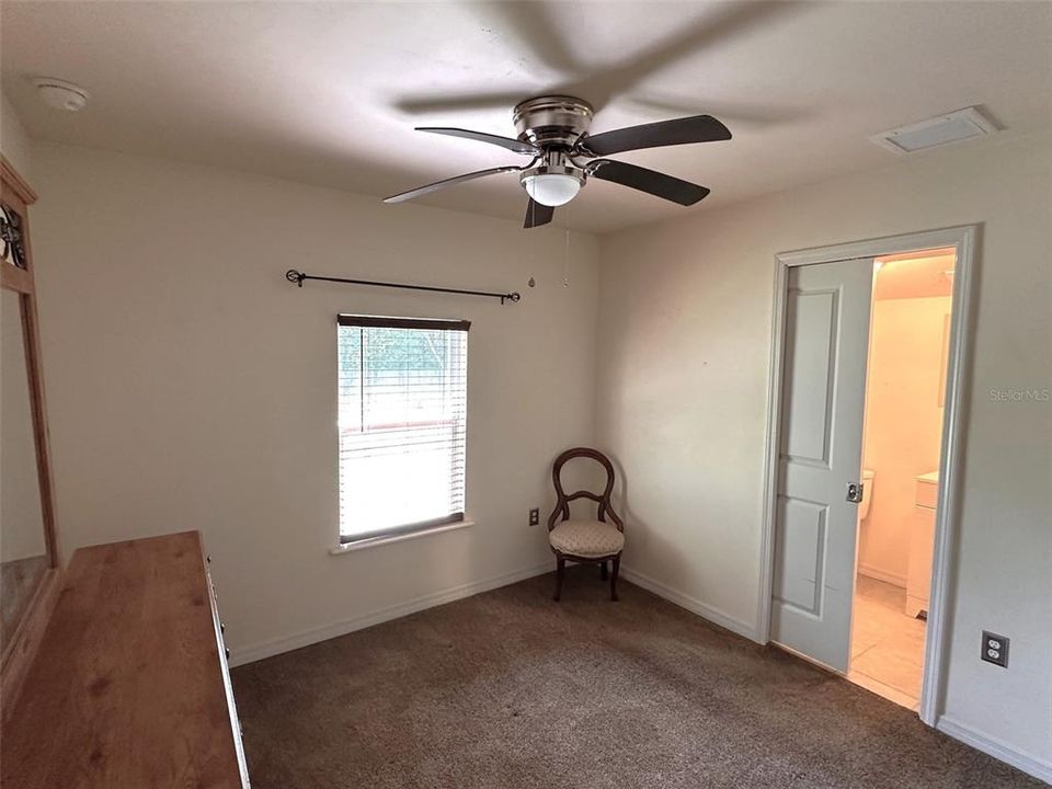 Active With Contract: $214,900 (3 beds, 2 baths, 1016 Square Feet)