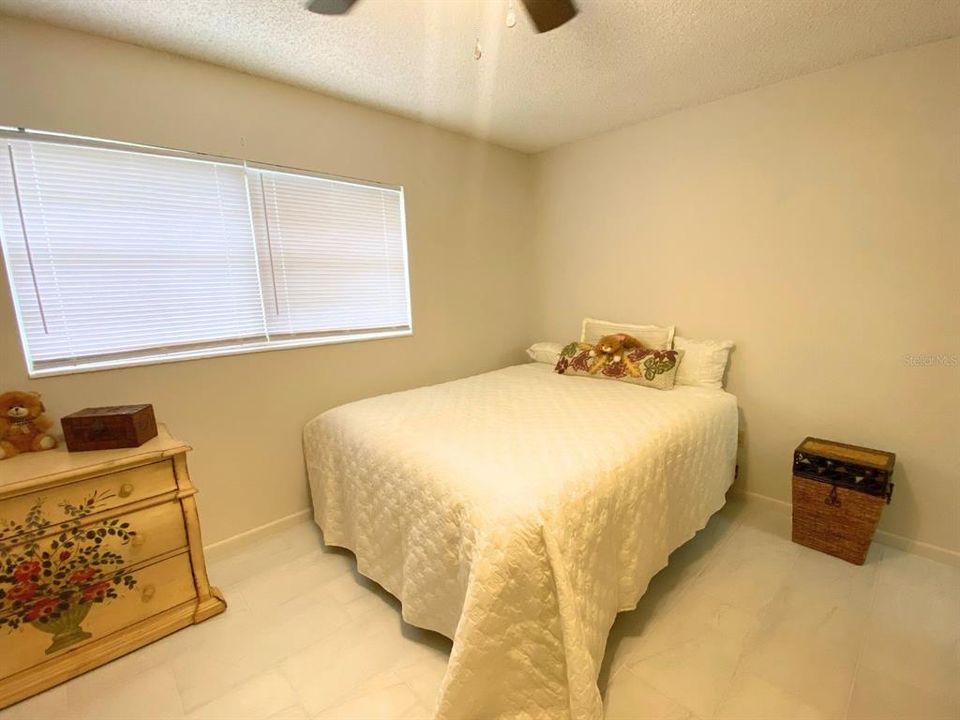 For Sale: $185,000 (2 beds, 2 baths, 979 Square Feet)