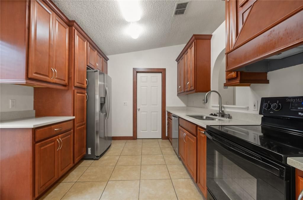 For Rent: $2,500 (3 beds, 2 baths, 1264 Square Feet)