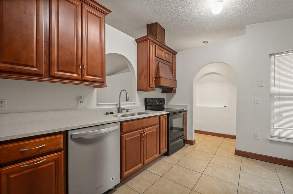 For Rent: $2,500 (3 beds, 2 baths, 1264 Square Feet)