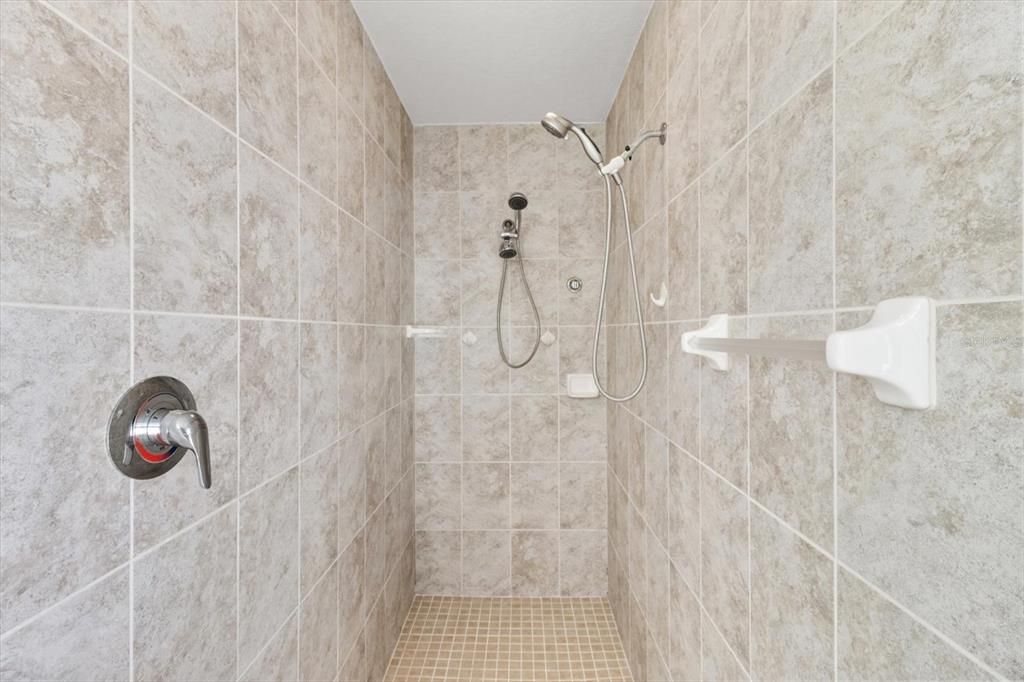 Walk in Shower w/ Tiled Surround and Dual Shower Heads