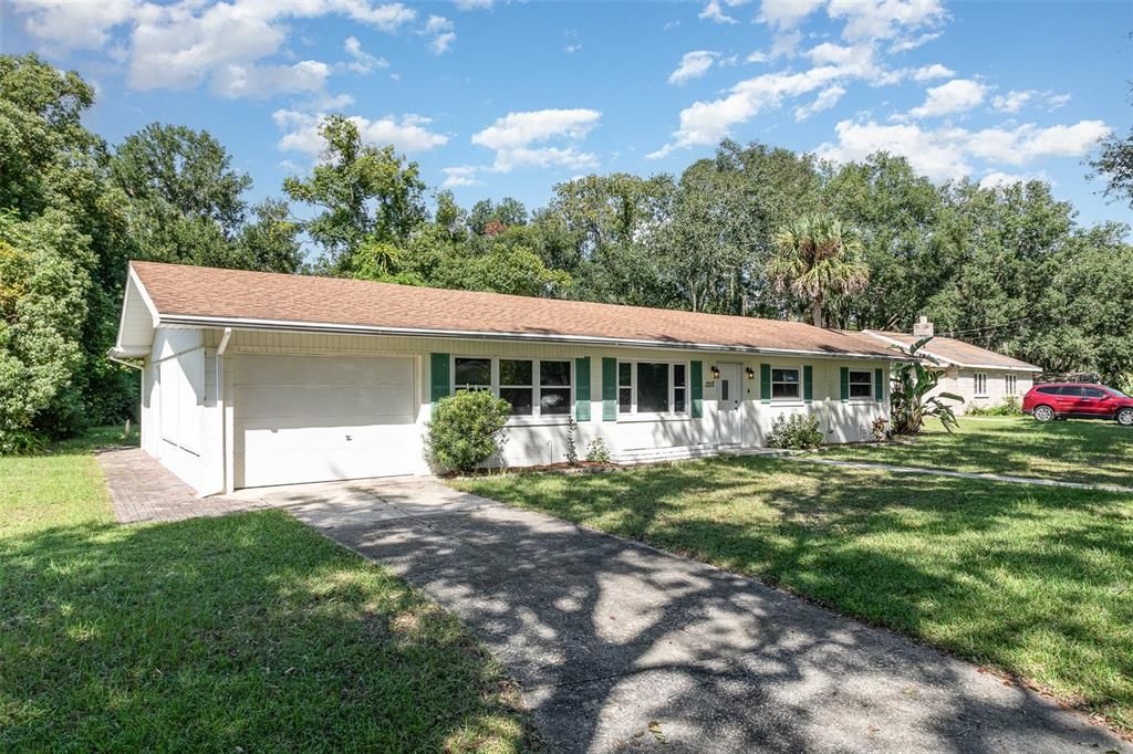 Active With Contract: $410,000 (3 beds, 2 baths, 1518 Square Feet)