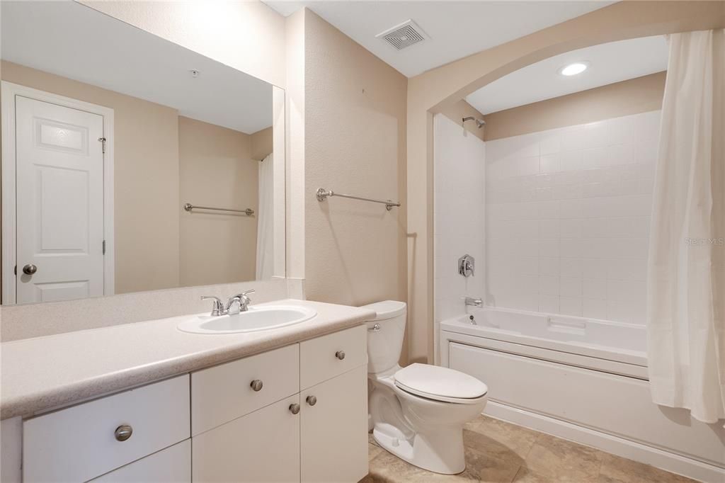 For Sale: $299,000 (1 beds, 1 baths, 797 Square Feet)