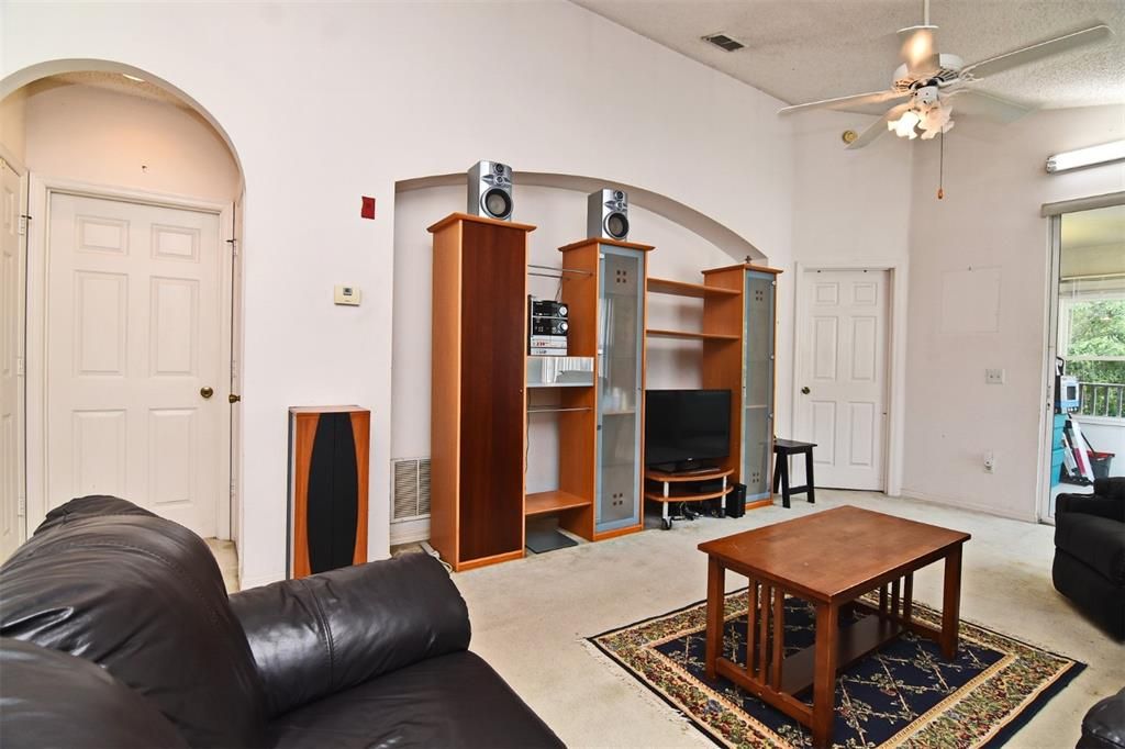 For Sale: $240,000 (2 beds, 2 baths, 1175 Square Feet)