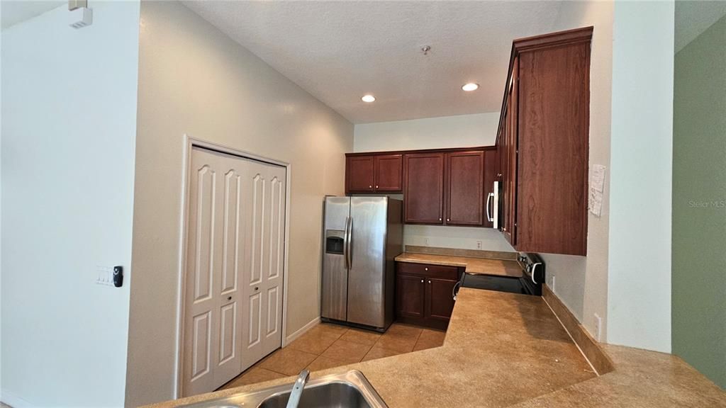 For Sale: $314,900 (2 beds, 2 baths, 1305 Square Feet)