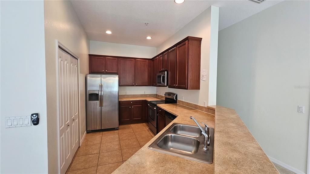 For Sale: $314,900 (2 beds, 2 baths, 1305 Square Feet)