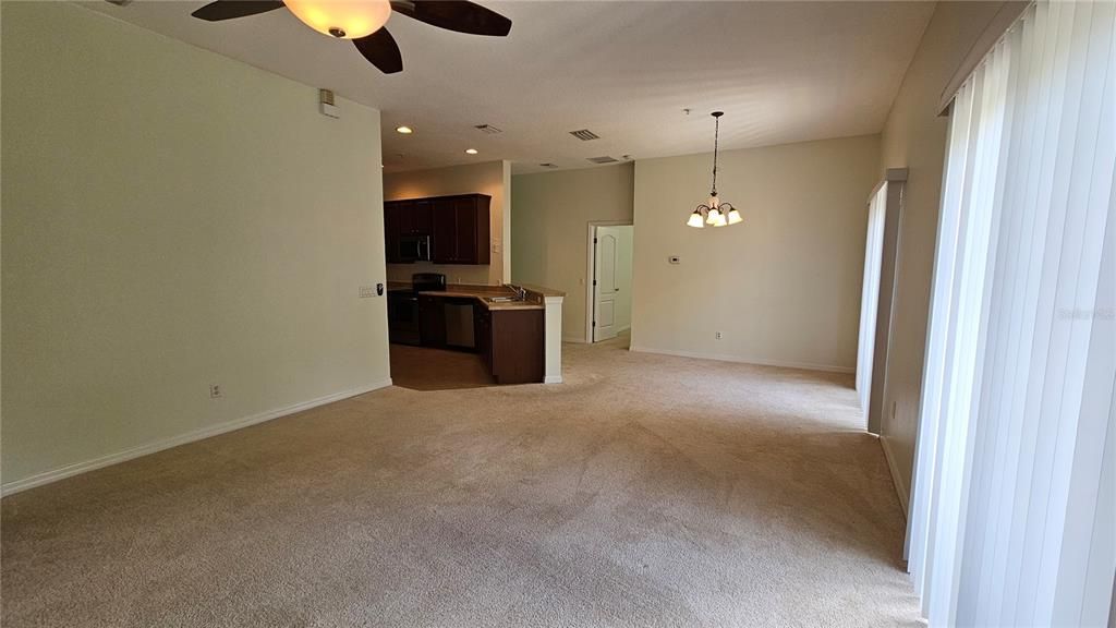 For Sale: $314,900 (2 beds, 2 baths, 1305 Square Feet)