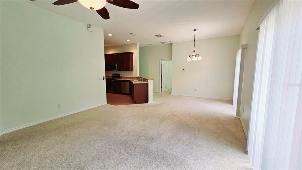 For Sale: $314,900 (2 beds, 2 baths, 1305 Square Feet)