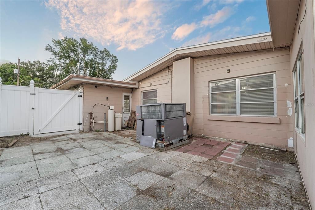 For Sale: $399,500 (3 beds, 2 baths, 2149 Square Feet)