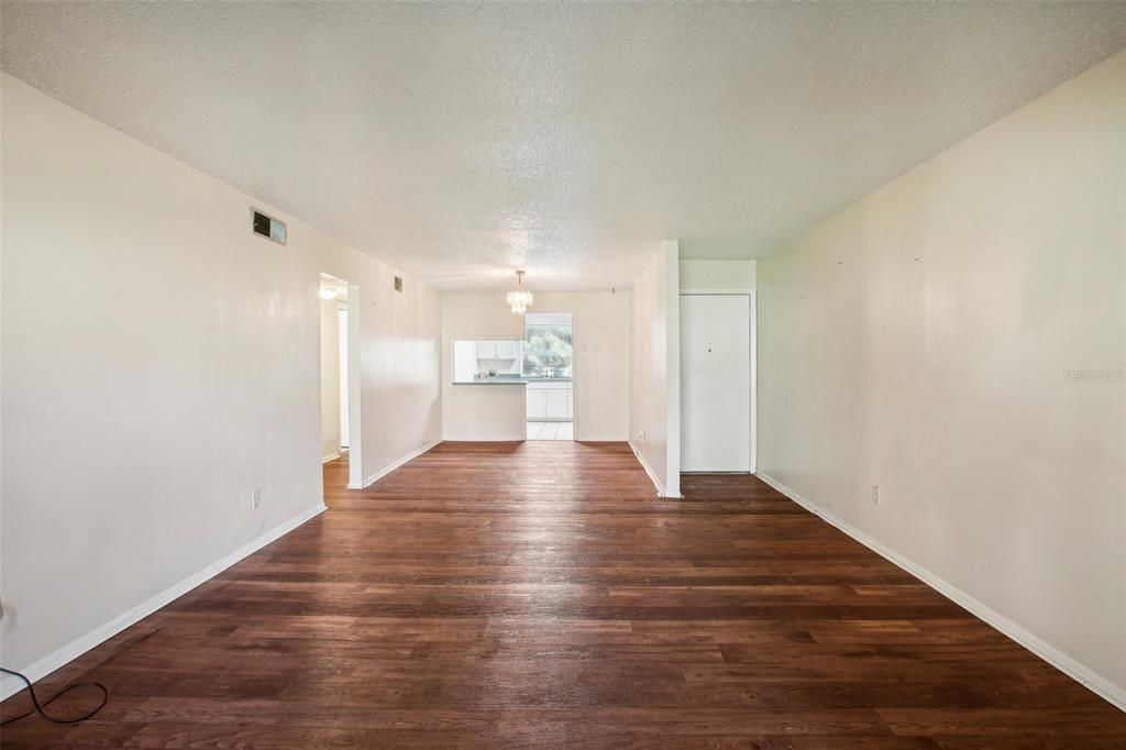 For Sale: $170,000 (2 beds, 2 baths, 1138 Square Feet)