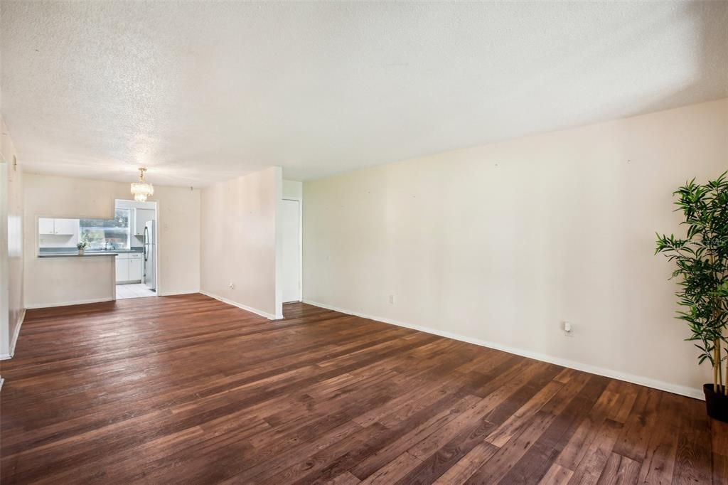 For Sale: $170,000 (2 beds, 2 baths, 1138 Square Feet)