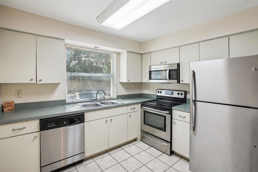 For Sale: $170,000 (2 beds, 2 baths, 1138 Square Feet)