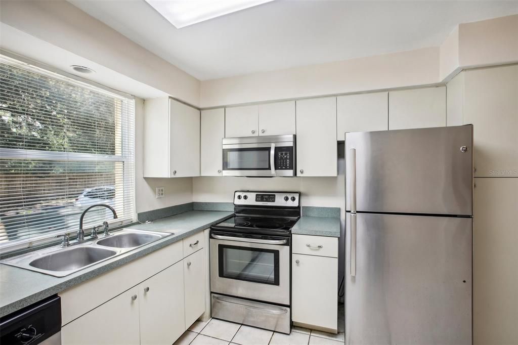 For Sale: $170,000 (2 beds, 2 baths, 1138 Square Feet)