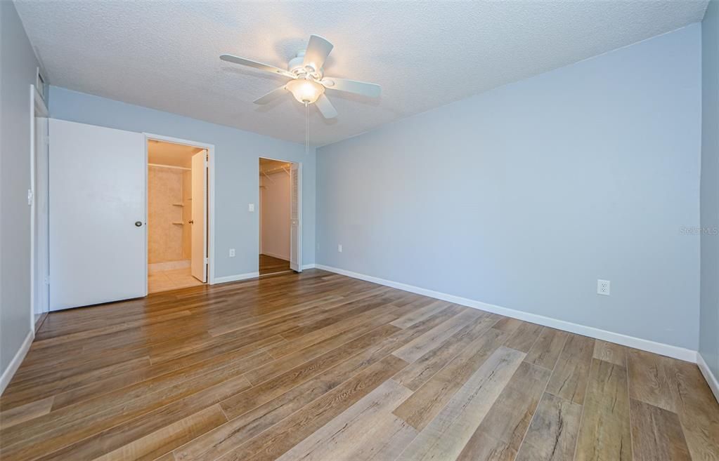 For Sale: $193,500 (2 beds, 2 baths, 979 Square Feet)