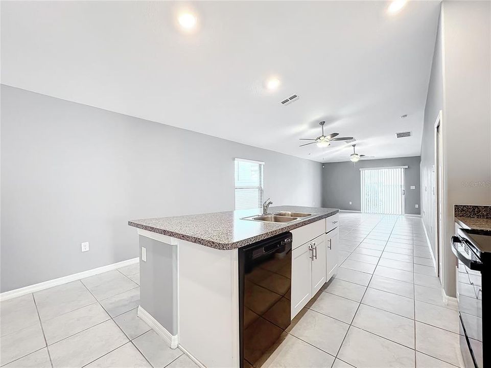 For Sale: $324,900 (3 beds, 2 baths, 1451 Square Feet)