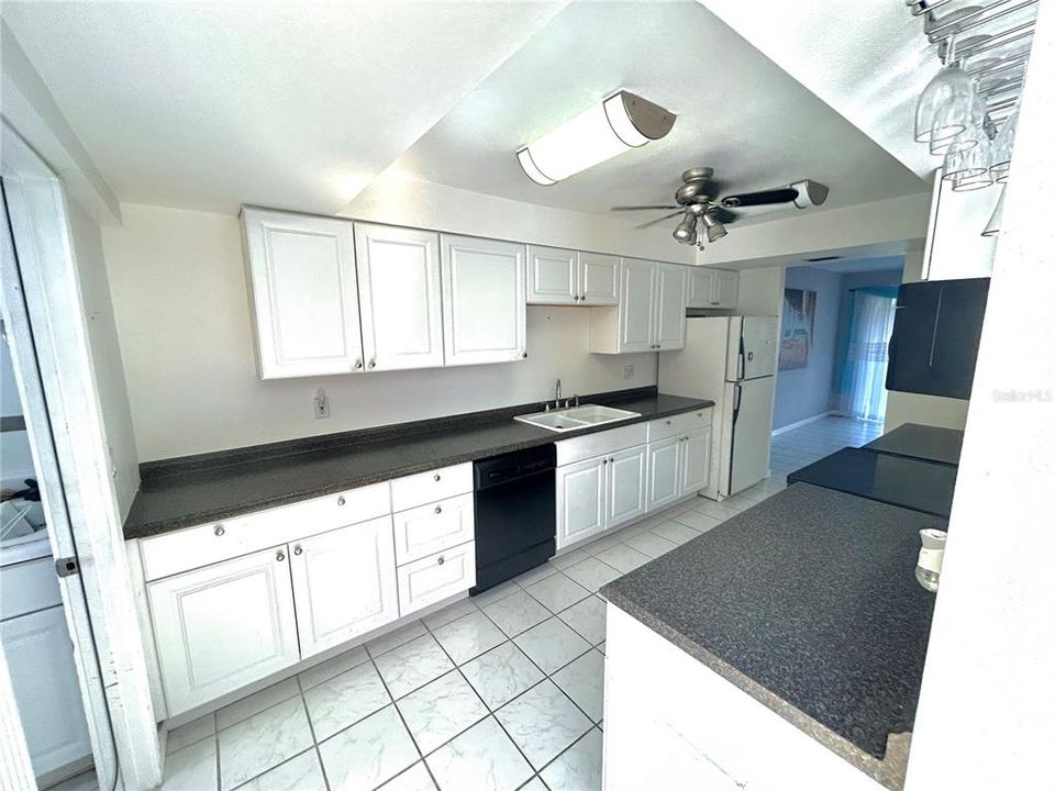 For Sale: $165,000 (3 beds, 2 baths, 1334 Square Feet)