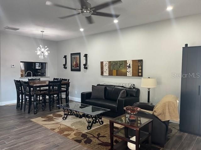 For Sale: $274,900 (2 beds, 2 baths, 1305 Square Feet)