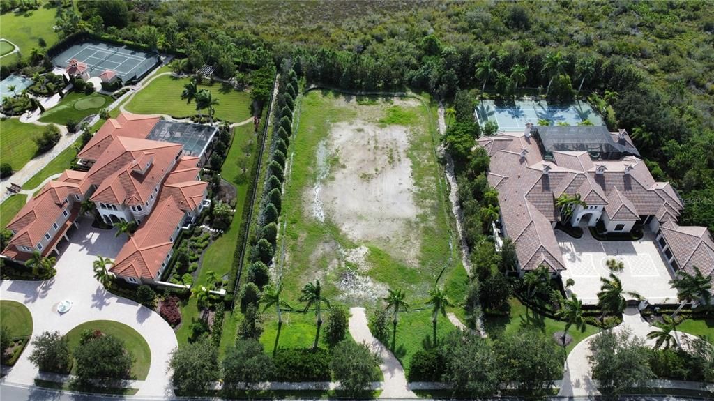 На продажу: $1,700,000 (1.15 acres)