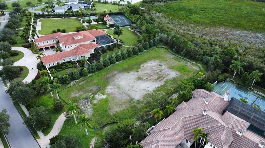 На продажу: $1,700,000 (1.15 acres)