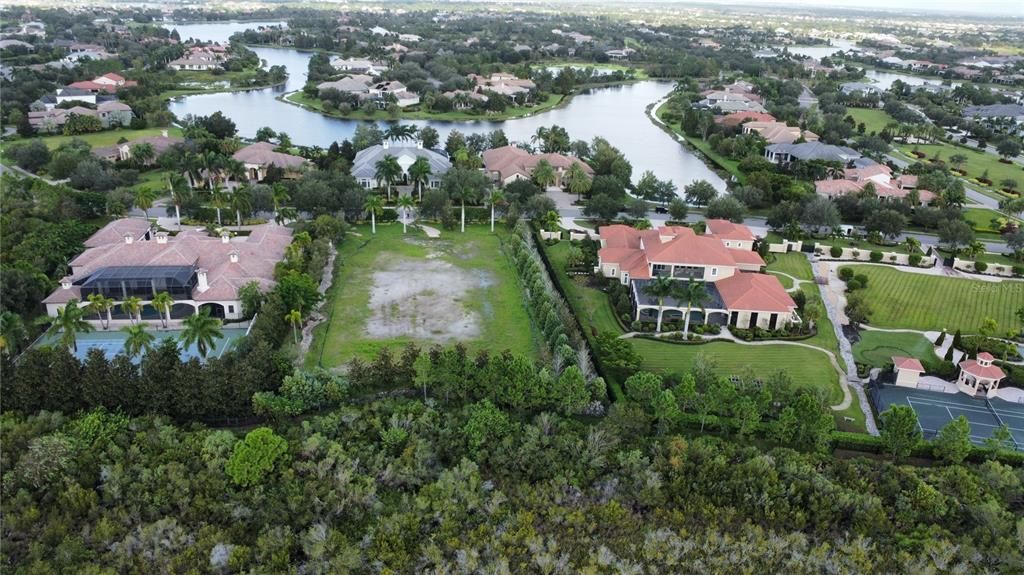 На продажу: $1,700,000 (1.15 acres)