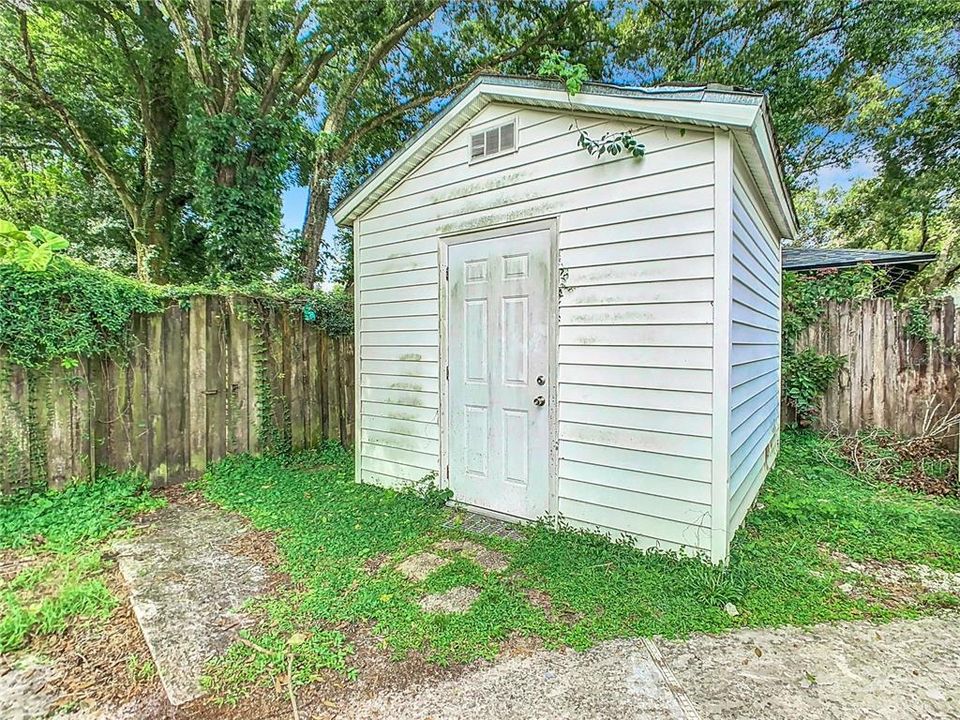 For Sale: $299,000 (3 beds, 1 baths, 1217 Square Feet)