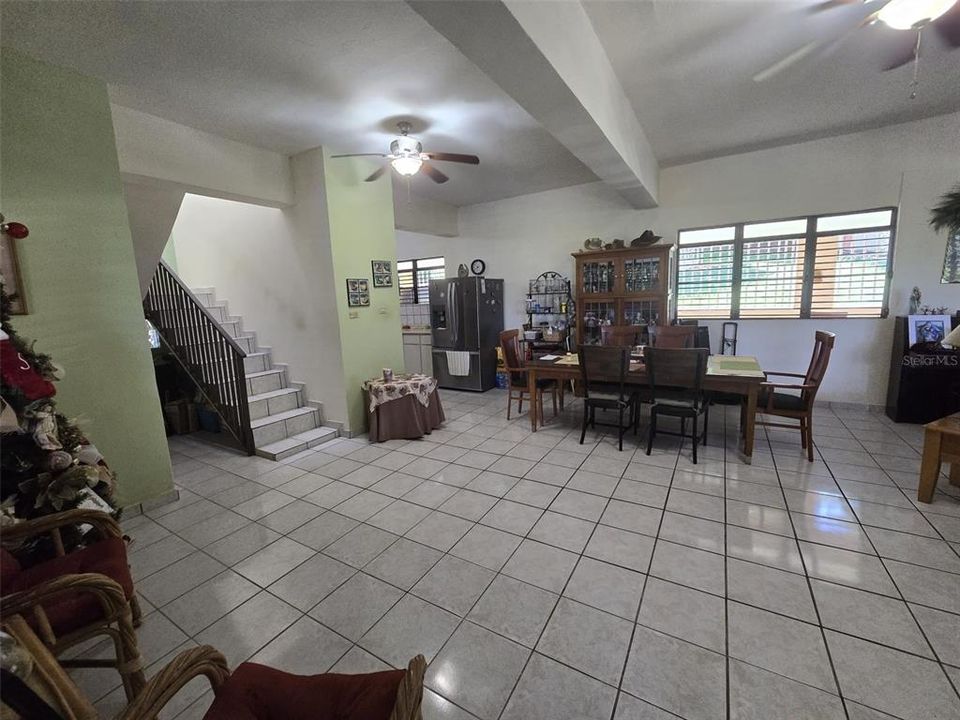 En Venta: $415,000 (4 camas, 4 baños, 2499 Pies cuadrados)