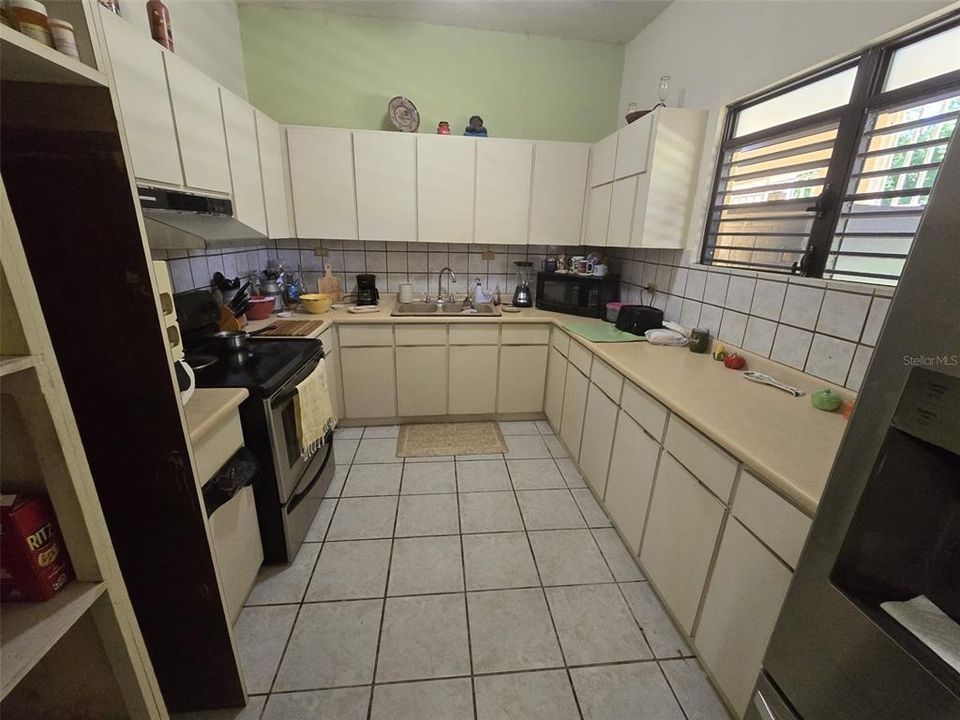 En Venta: $415,000 (4 camas, 4 baños, 2499 Pies cuadrados)