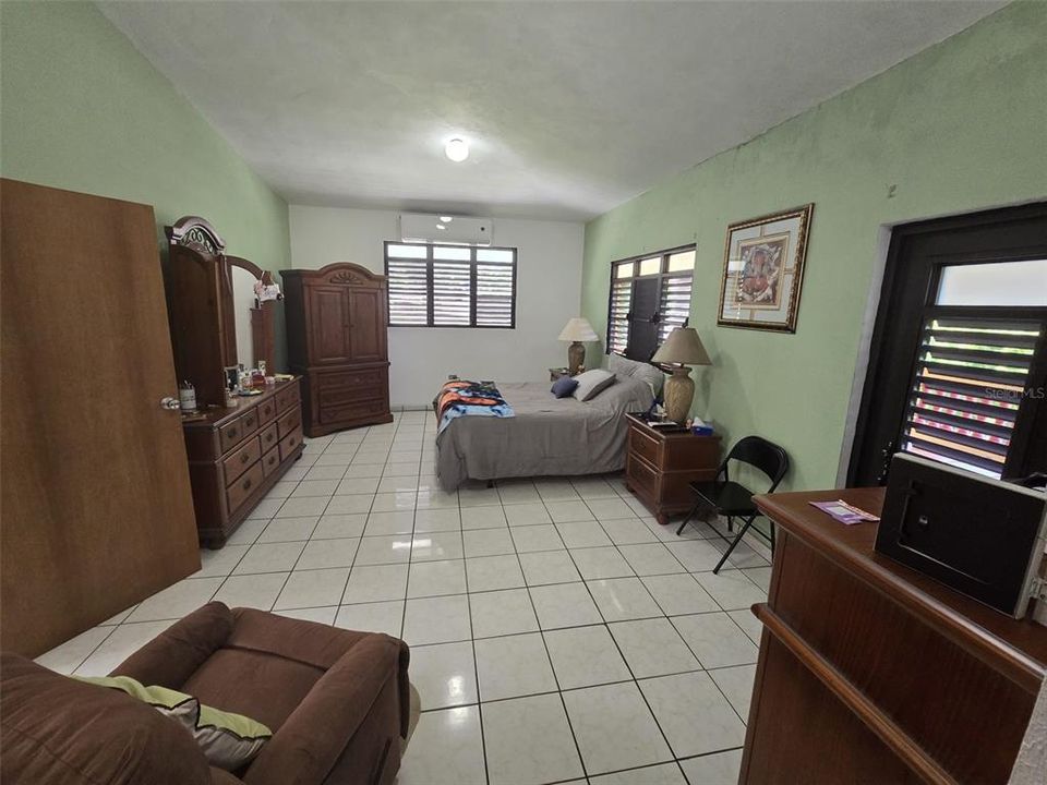 En Venta: $415,000 (4 camas, 4 baños, 2499 Pies cuadrados)