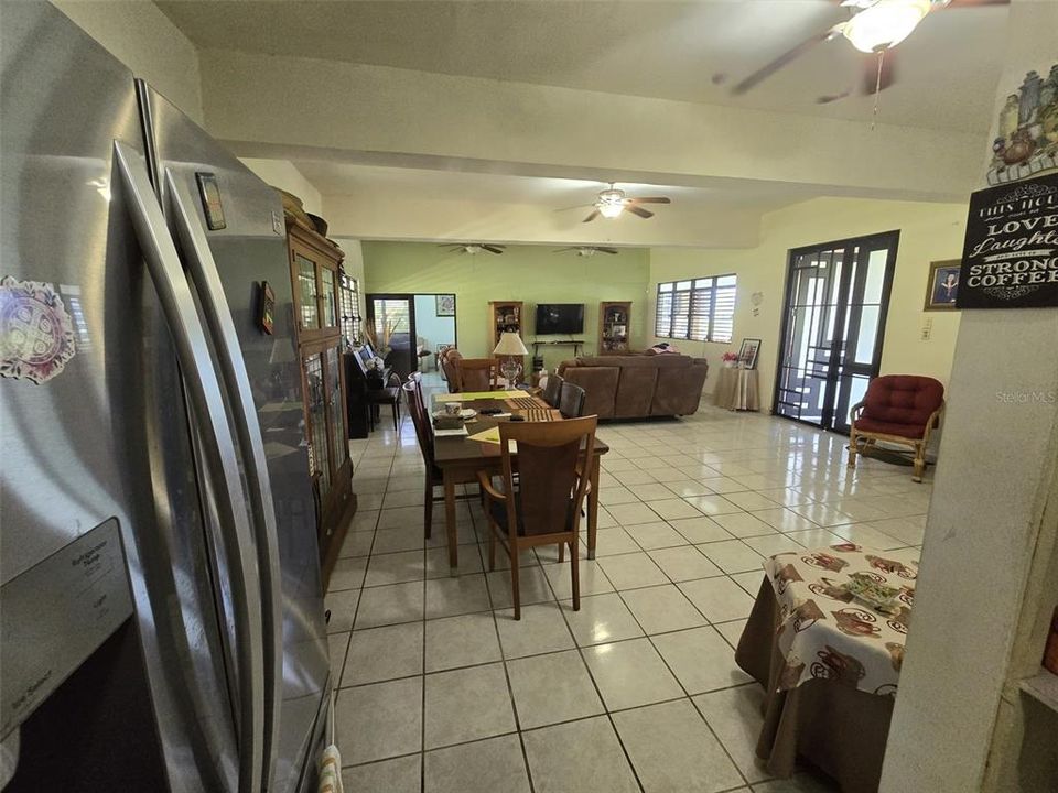 En Venta: $415,000 (4 camas, 4 baños, 2499 Pies cuadrados)