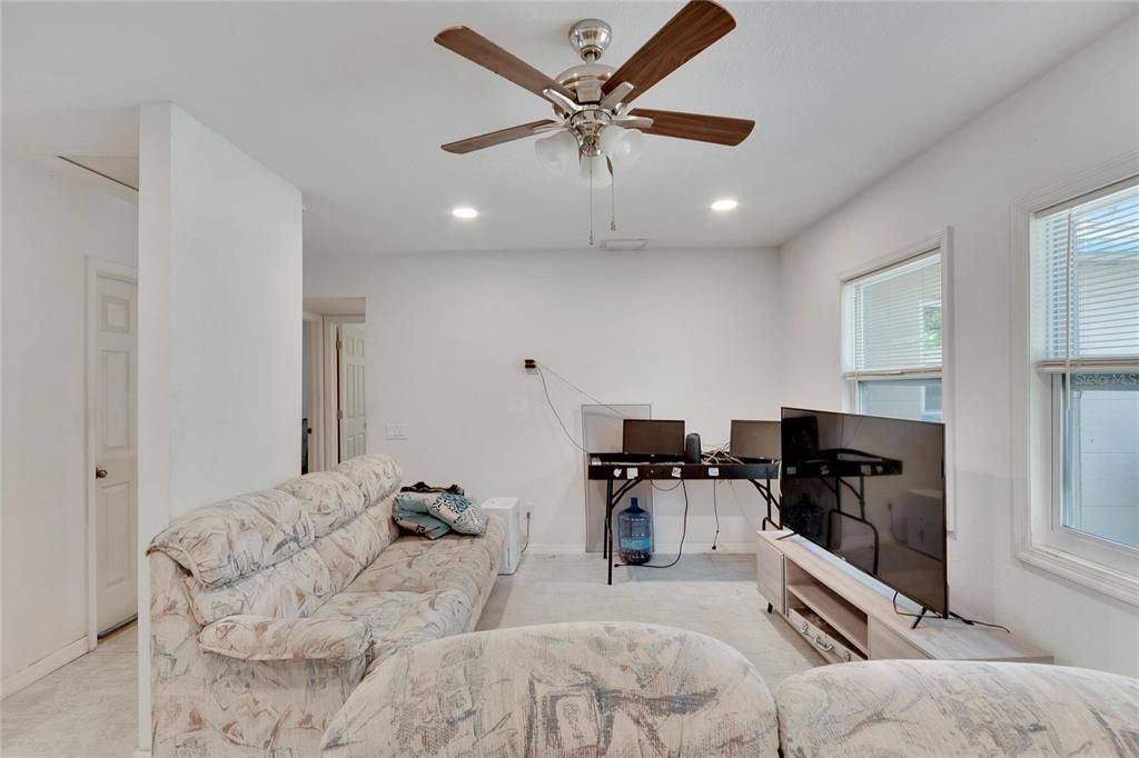 For Sale: $310,000 (4 beds, 2 baths, 1270 Square Feet)