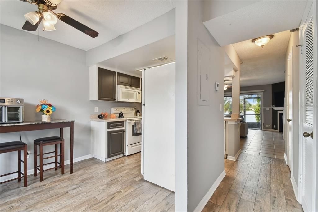 For Sale: $265,000 (2 beds, 2 baths, 1136 Square Feet)