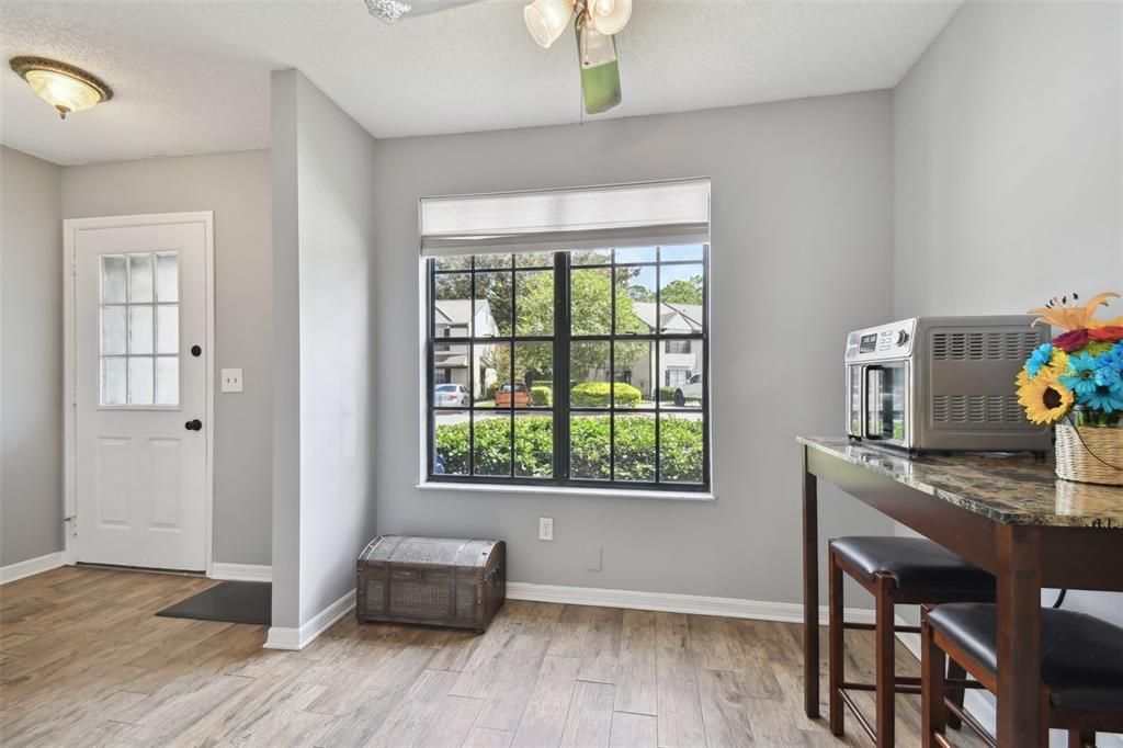 For Sale: $265,000 (2 beds, 2 baths, 1136 Square Feet)