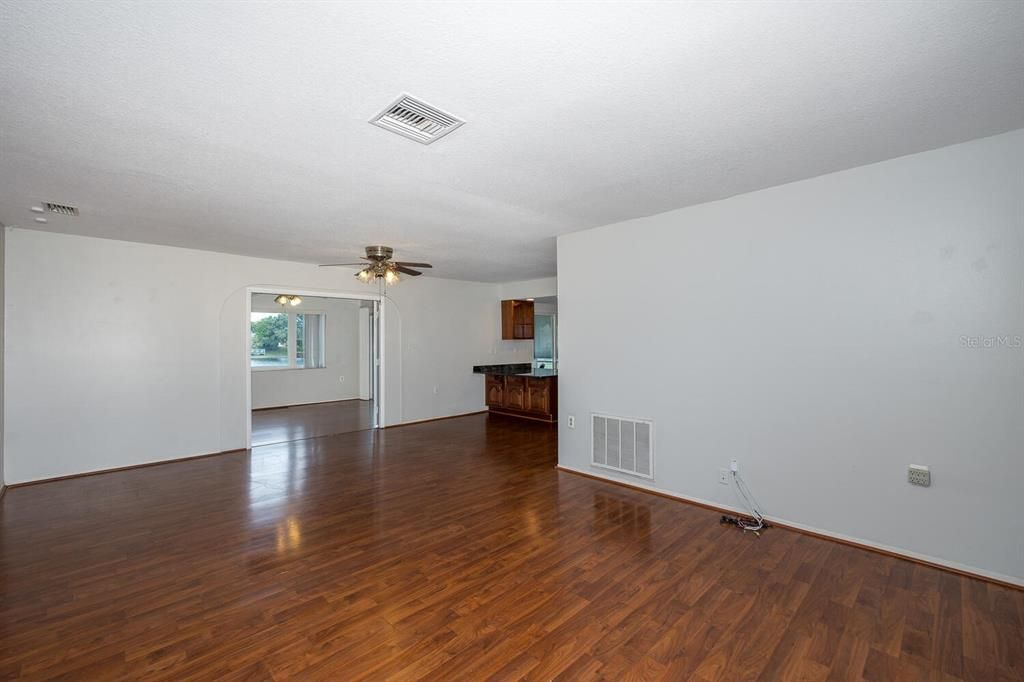 For Sale: $329,000 (2 beds, 2 baths, 1365 Square Feet)