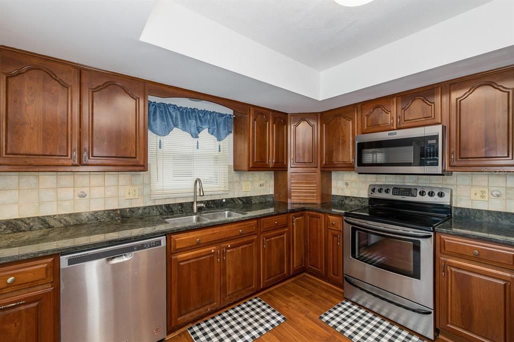 For Sale: $329,000 (2 beds, 2 baths, 1365 Square Feet)