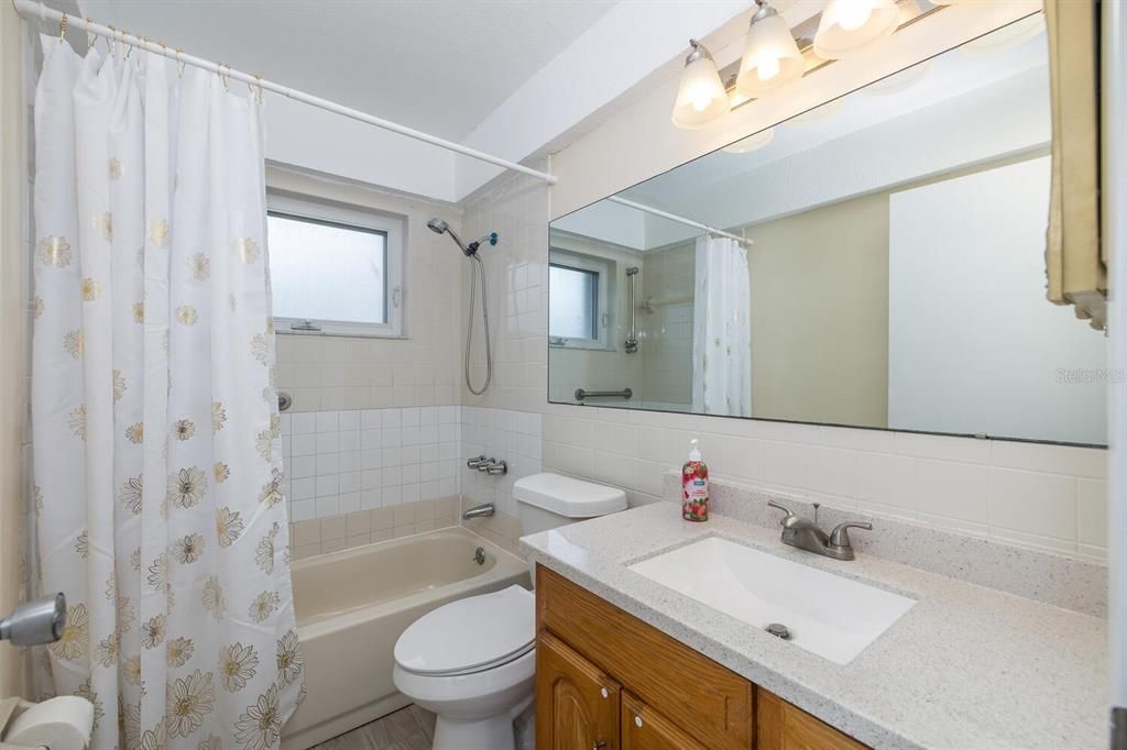 For Sale: $329,000 (2 beds, 2 baths, 1365 Square Feet)