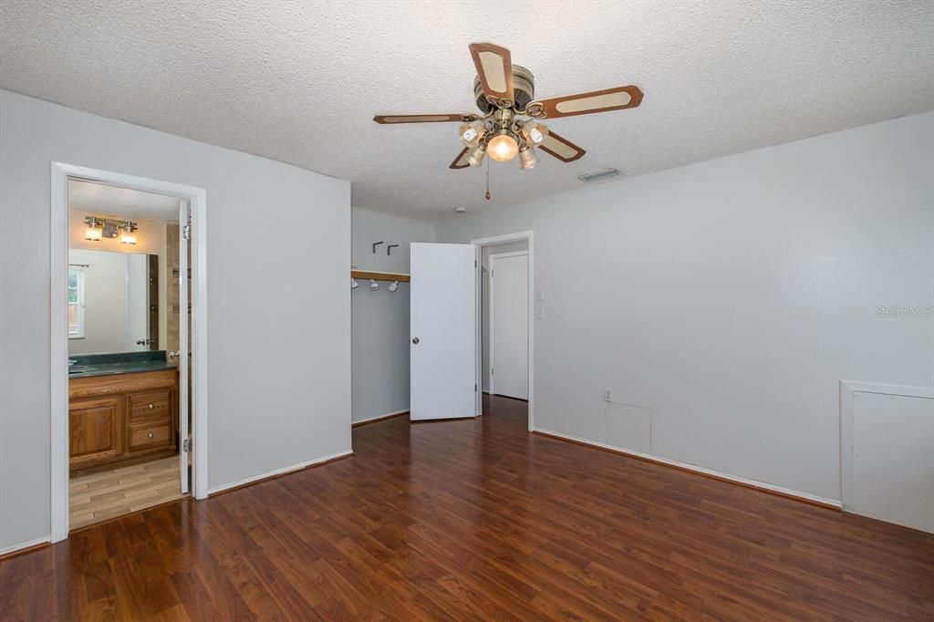 For Sale: $329,000 (2 beds, 2 baths, 1365 Square Feet)