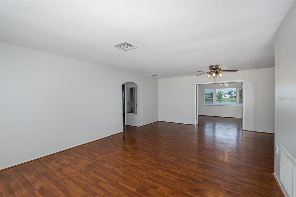 For Sale: $329,000 (2 beds, 2 baths, 1365 Square Feet)