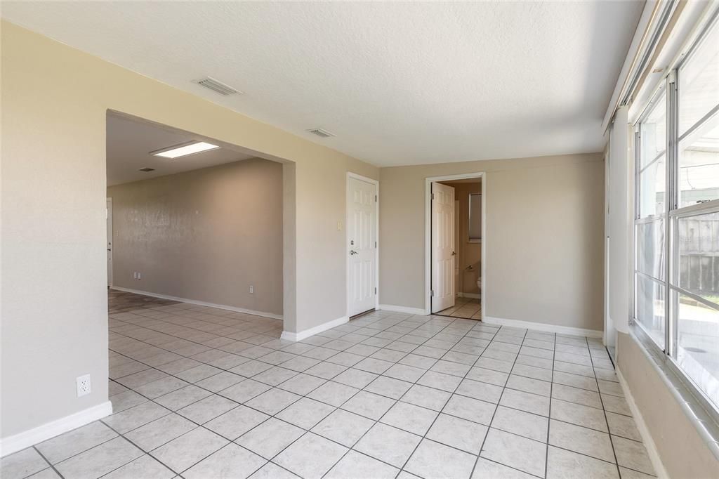 For Sale: $319,000 (2 beds, 2 baths, 1175 Square Feet)