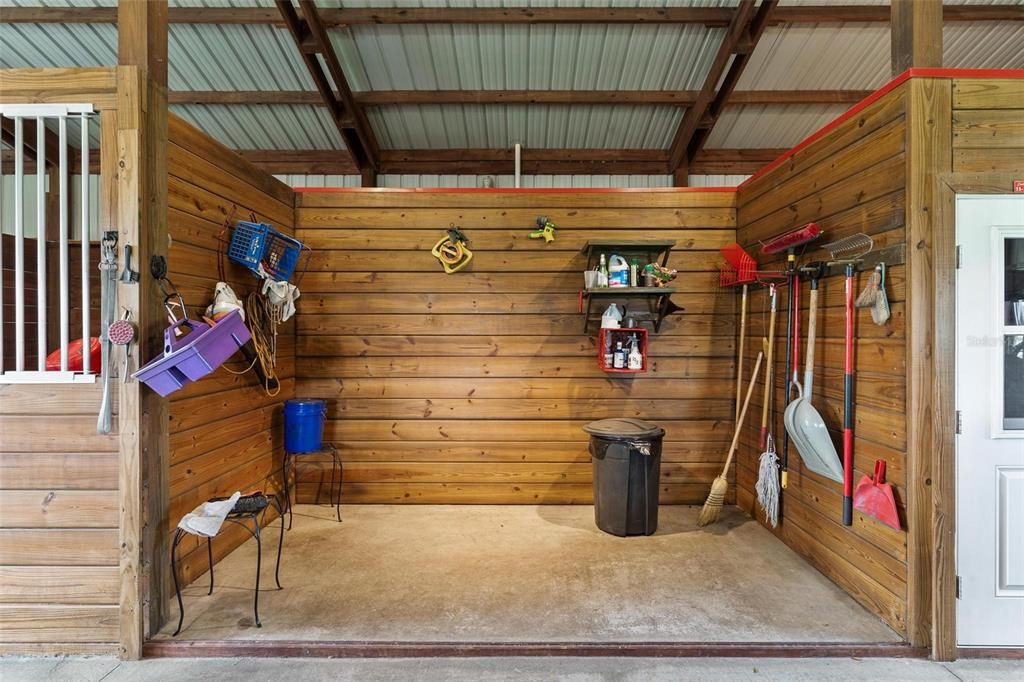 Horse Barn with Tack Room